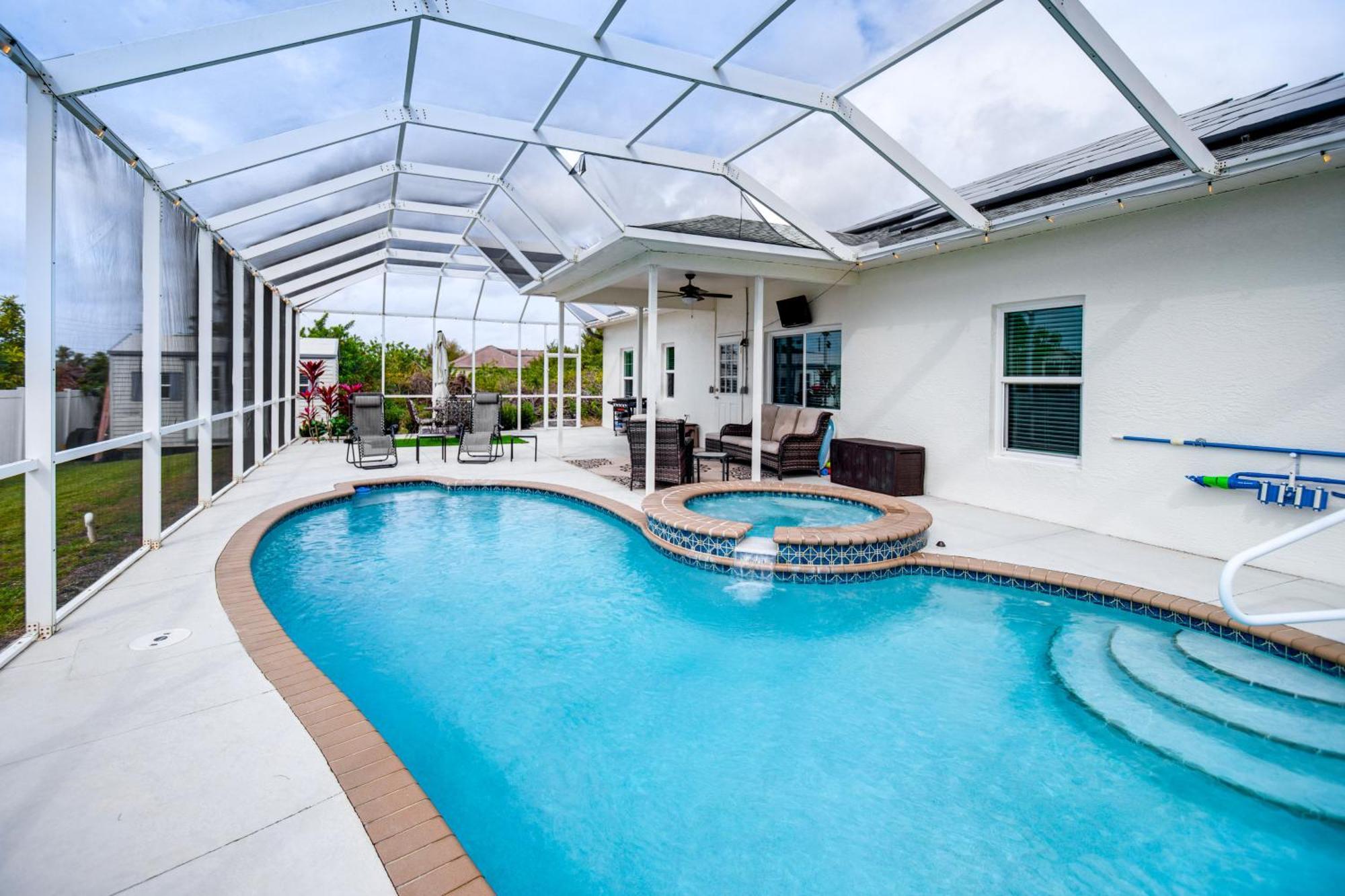 Lehigh Acres Home With Lanai, Heated Pool And Spa! Exterior photo