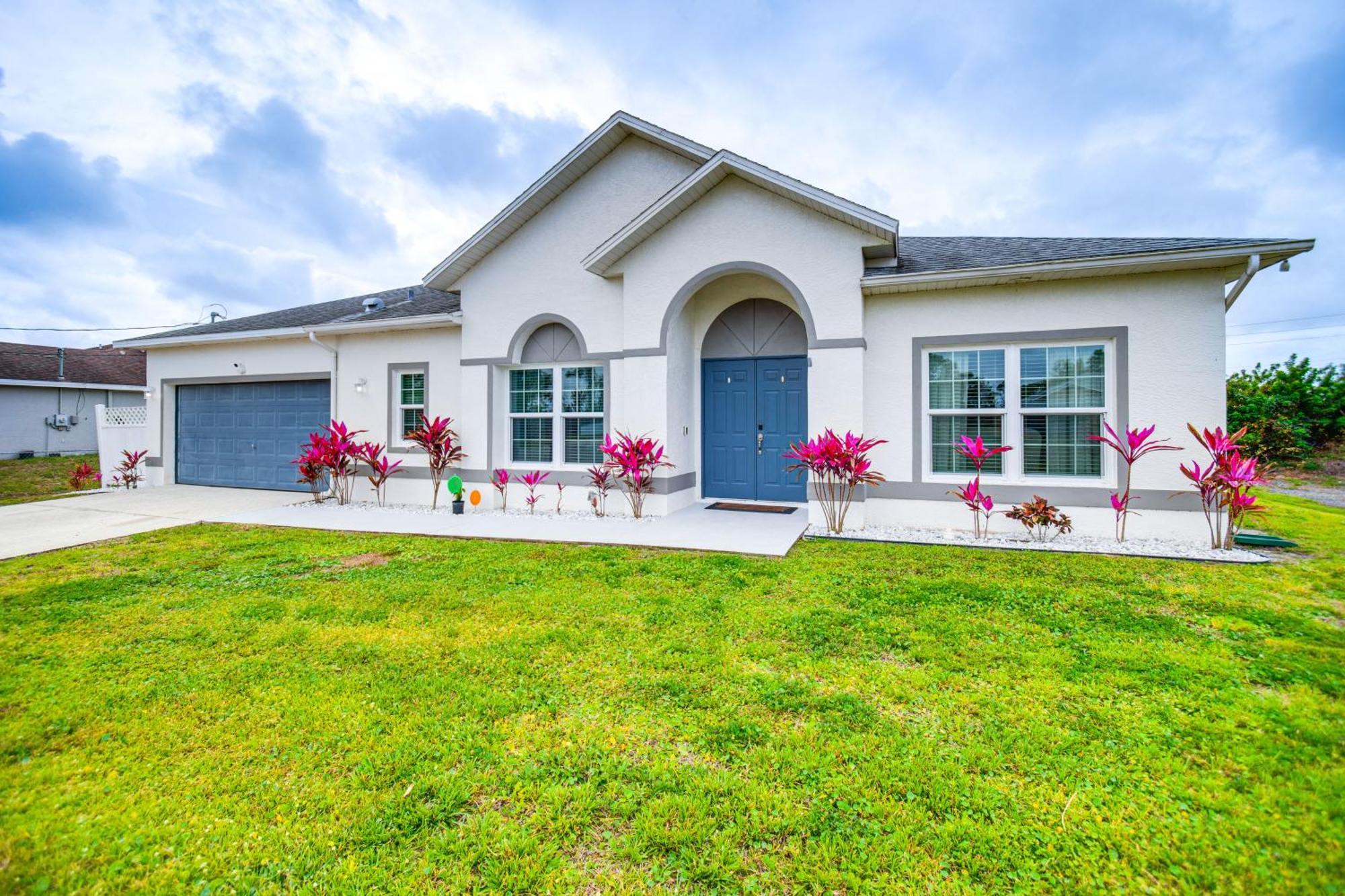 Lehigh Acres Home With Lanai, Heated Pool And Spa! Exterior photo