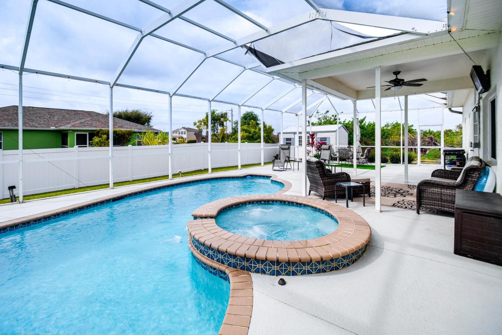 Lehigh Acres Home With Lanai, Heated Pool And Spa! Exterior photo