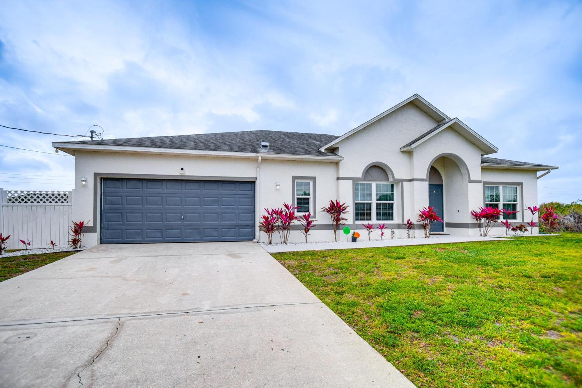 Lehigh Acres Home With Lanai, Heated Pool And Spa! Exterior photo